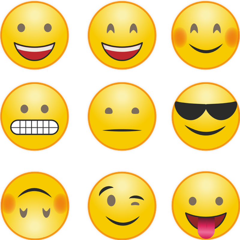 neuf smileys aux émotions différentes